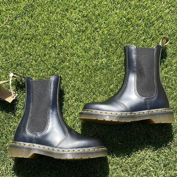 NWT DR MARTENS 2976 Hi Smooth Leather Chelsea Boots! - Picture 14 of 16